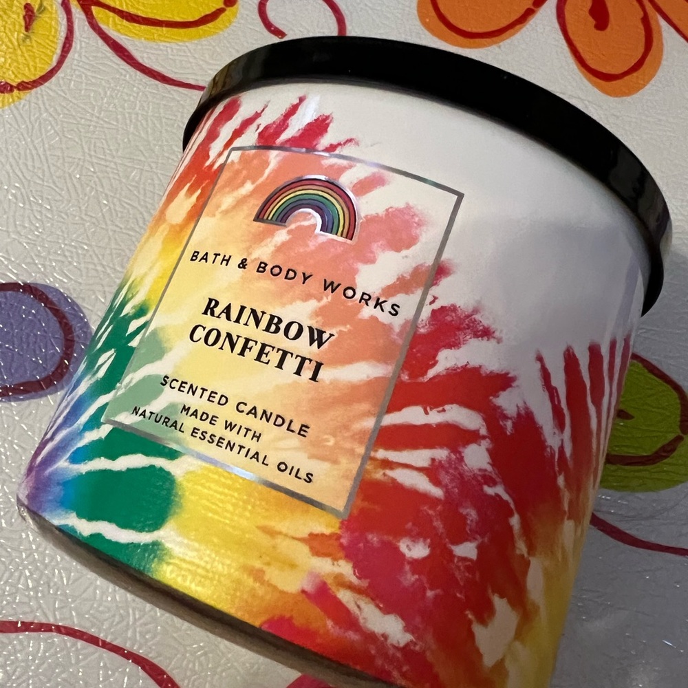 BATH AND BODY WORKS RAINBOW CONFETTI 3 WICK CANDLE